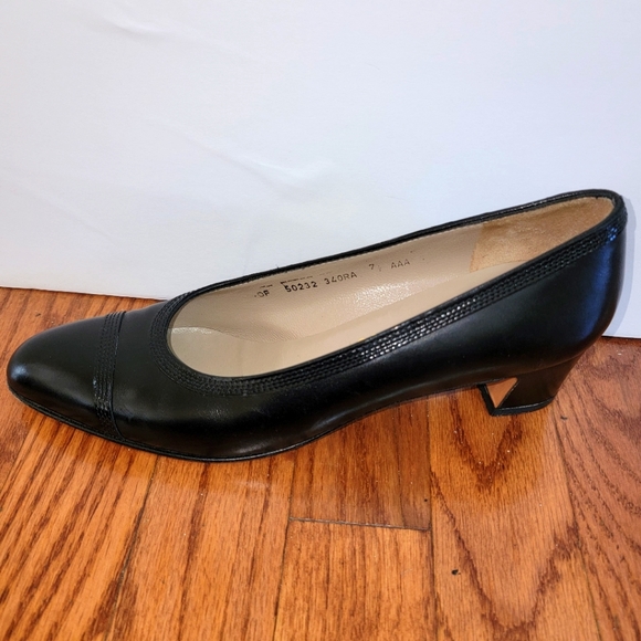 Salvatore Ferragamo | Leather Heel Pumps - Picture 13 of 13